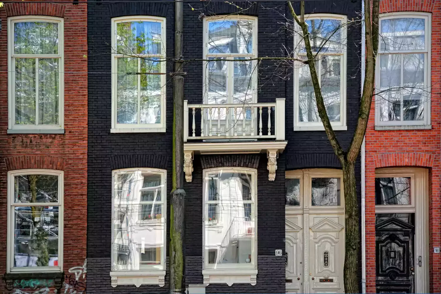 21 Bold Brick Paint Colors That Will Transform Your Home's Exterior 8 Dramatic Black