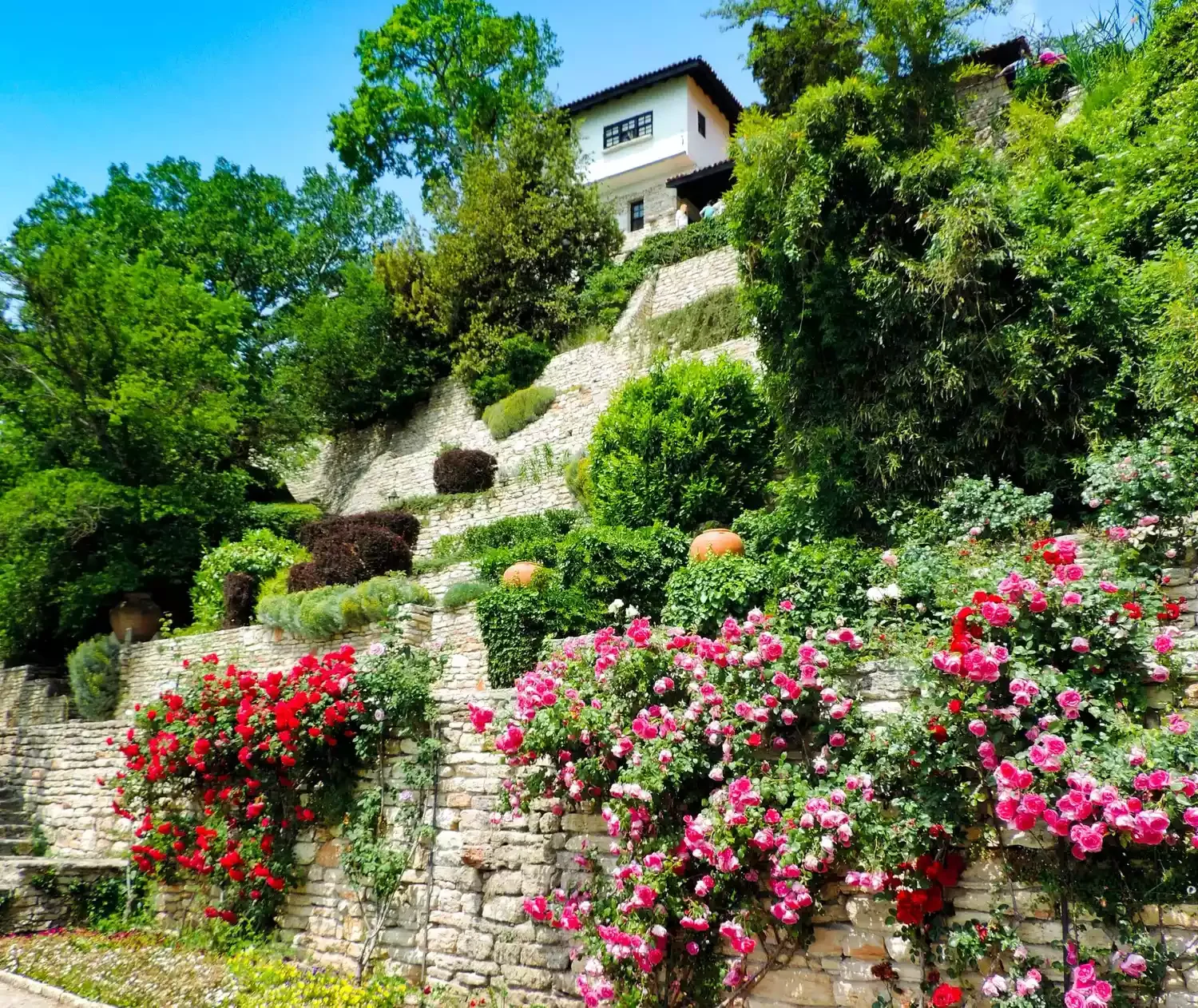 42 Stunning Retaining Wall Ideas to Transform Your Landscape Dramatic Terraced Retaining Walls