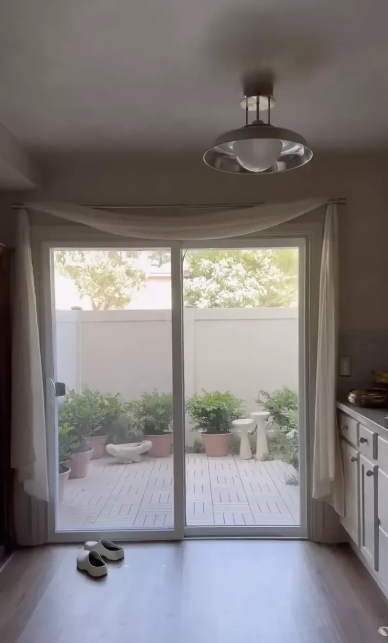 23 Stunning Window Treatment Ideas for Your Sliding Glass Doors 17 Drape Swag Window Treatments