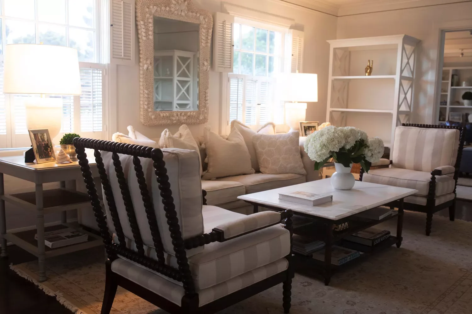 36 Coastal Home Decor Ideas That Transform Your Space Into a Seaside Sanctuary 20 Dress Up With Seashell Mirrors