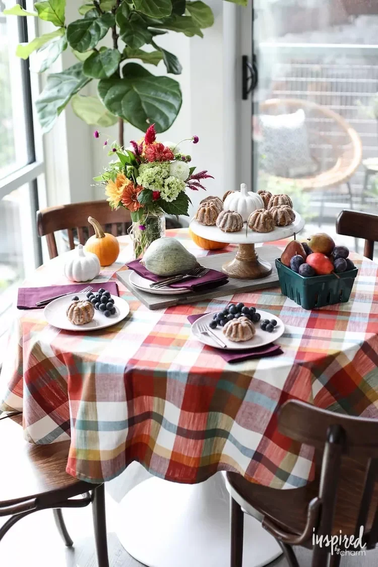 78 Beautiful Fall Table Decorating Ideas to Transform Your Seasonal Celebrations 26 Dress the Kitchen Table