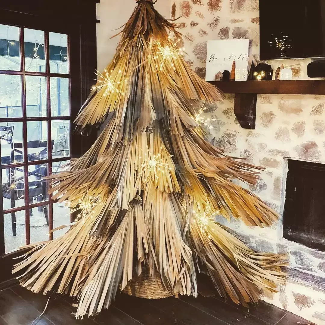 43 DIY Christmas Tree Ideas That Will Wow Your Holiday Guests Dried Palm Leaf Tree