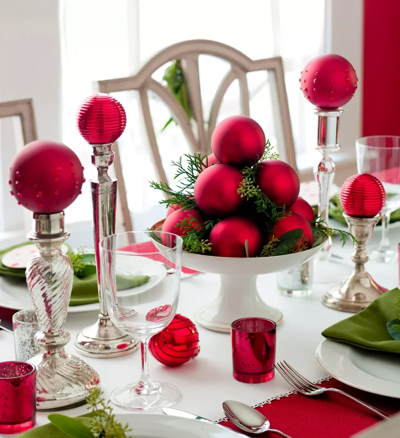 Easy Ornament Centerpiece