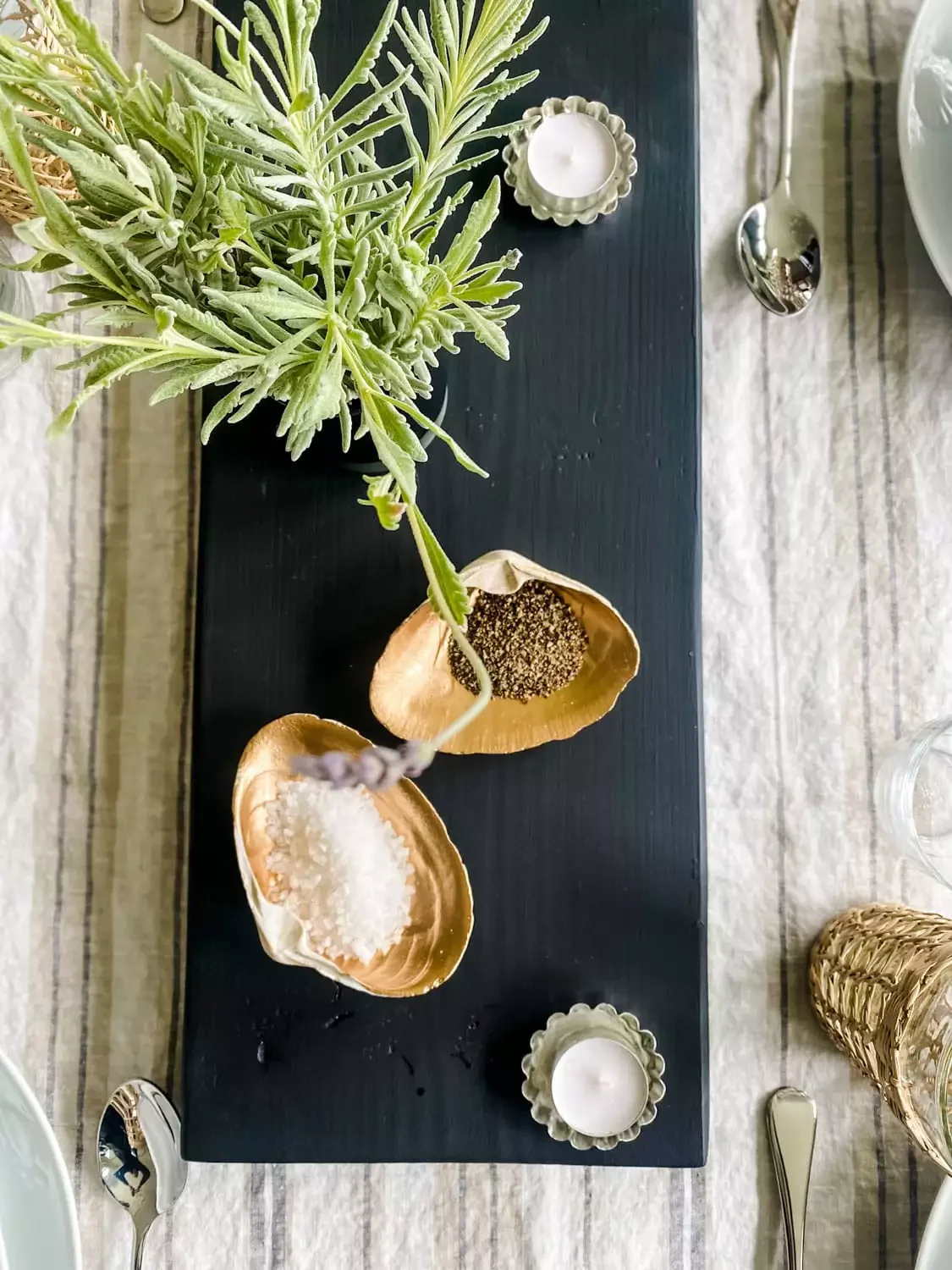 34 Stunning Tablescape Ideas to Transform Your Dining Experience All Year Long Elegant Coastal Tablescape