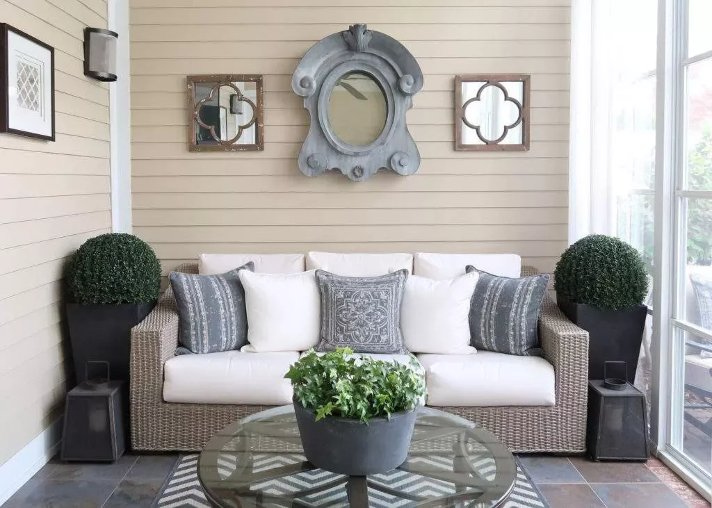 62 Stunning Screen Porch Ideas to Create the Perfect Indoor-Outdoor Retreat Elevate Screen Porch Decor