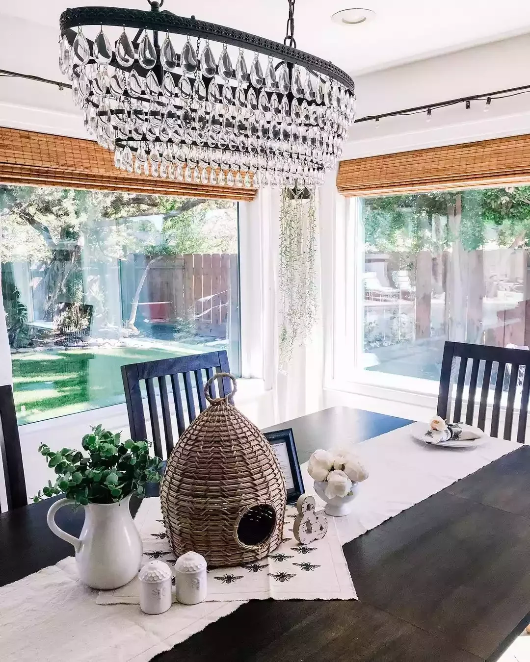52 Gorgeous Spring Table Centerpiece Ideas to Transform Your Dining Space 7 Elevate the Everyday