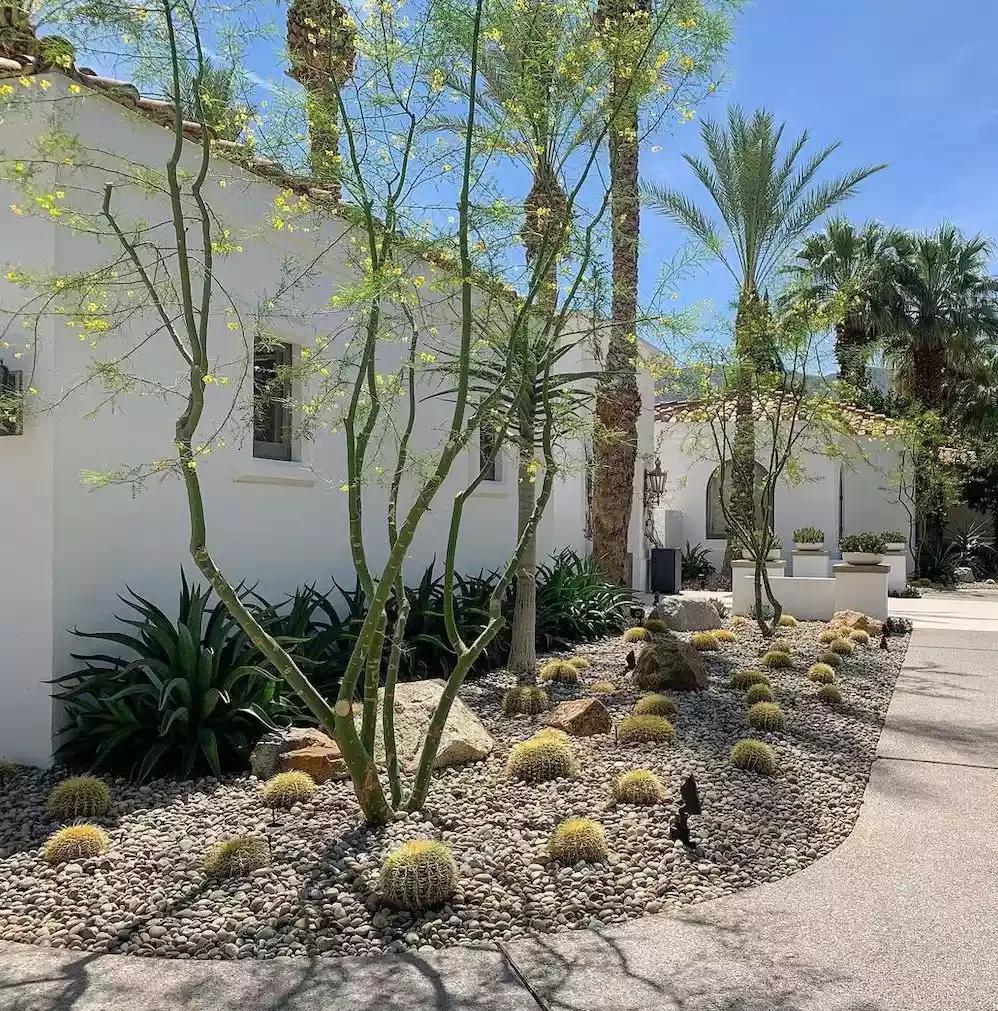 25 Breathtaking Desert Landscaping Ideas That Thrive in Hot Climates Embellish Front Yard With Dramatic, Simple Shapes