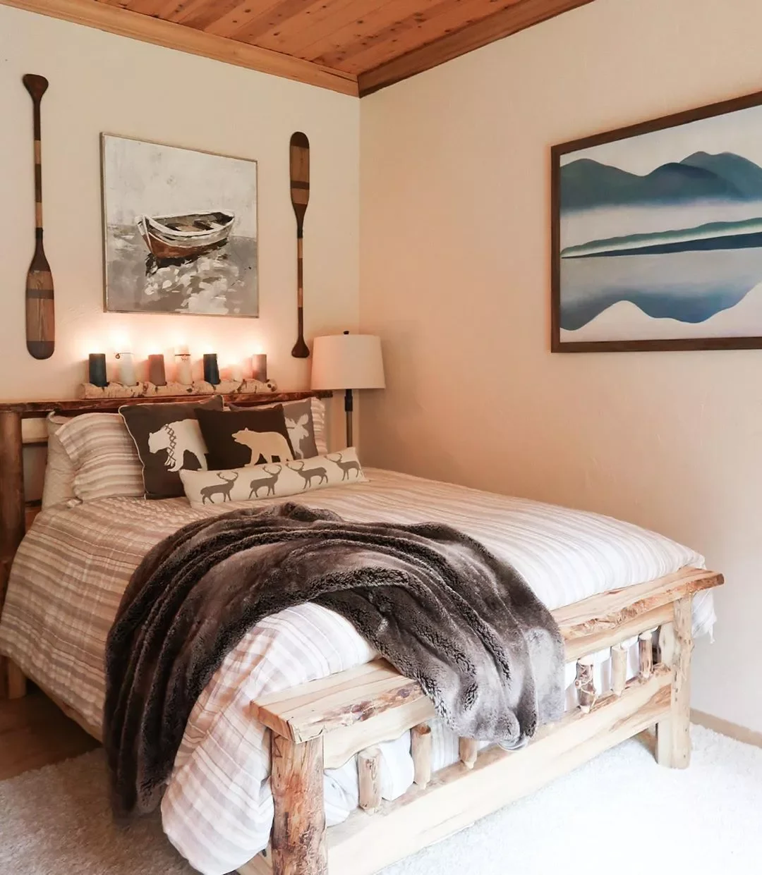 10 Stunning Lake House Decorating Ideas to Transform Your Waterfront Retreat 7 Embrace Cabin Style