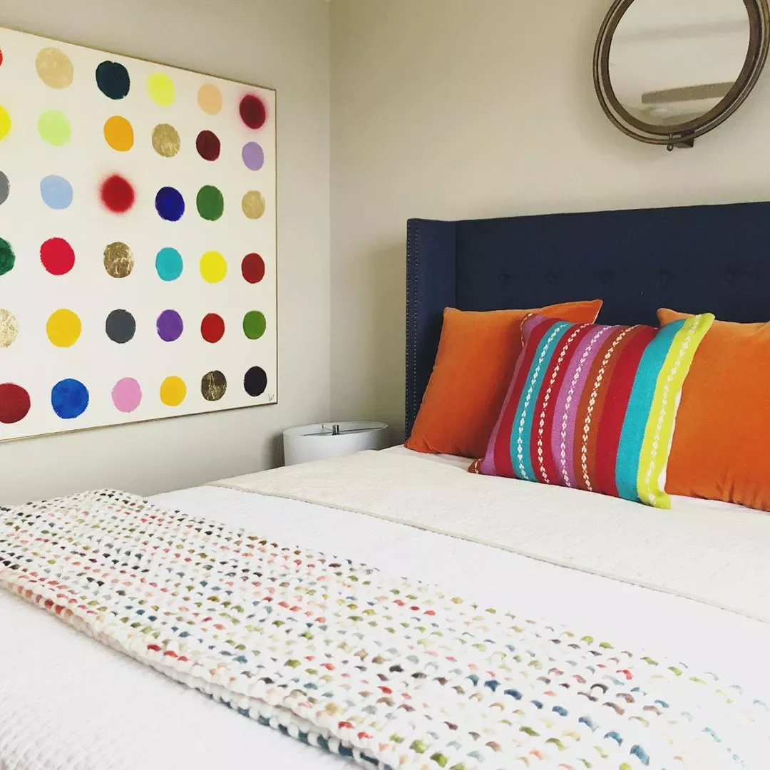 22 Smart Guest Bedroom Ideas That Make Small Spaces Feel Huge 4 Embrace Color