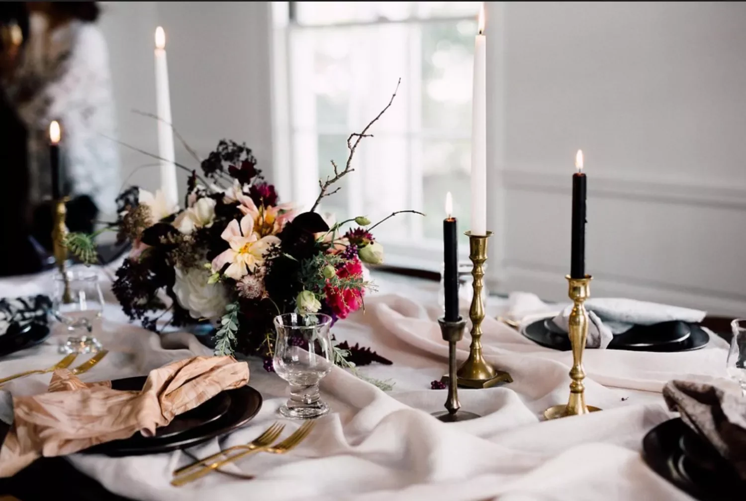 78 Beautiful Fall Table Decorating Ideas to Transform Your Seasonal Celebrations 32 Embrace Dark Florals