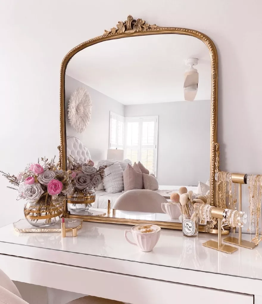 20 Beautiful Makeup Vanity Ideas to Transform Your Daily Beauty Routine 20 Embrace Fancy