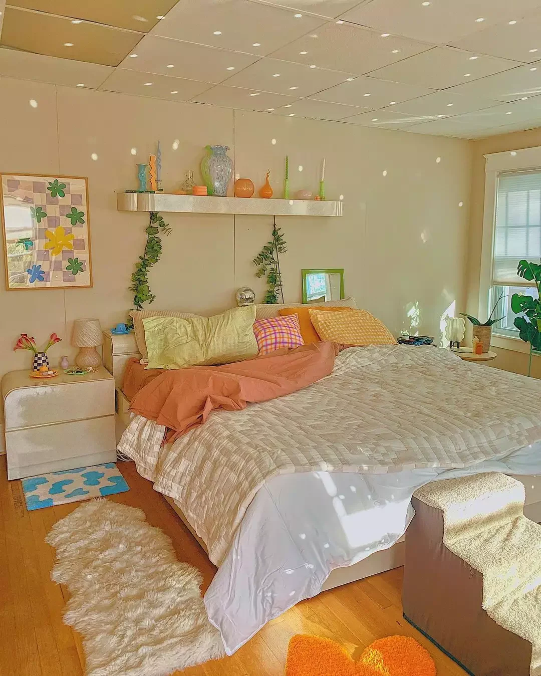 37 Beautiful Aesthetic Bedroom Ideas to Transform Your Space 25 Embrace Juicy Colors