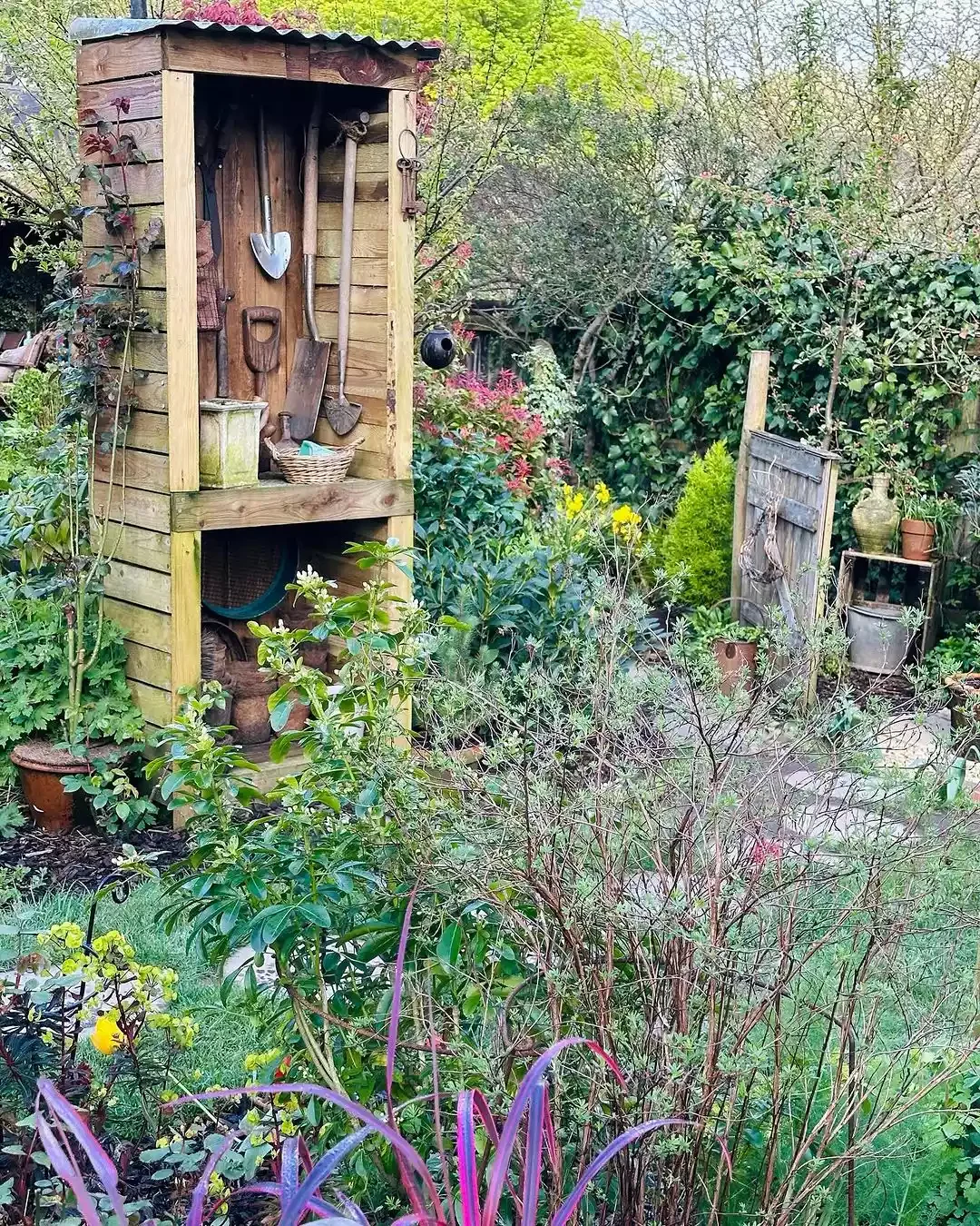 35 Enchanting Cottage Garden Ideas That Transform Your Outdoor Space Into a Magical Retreat Embrace Rustic Elements
