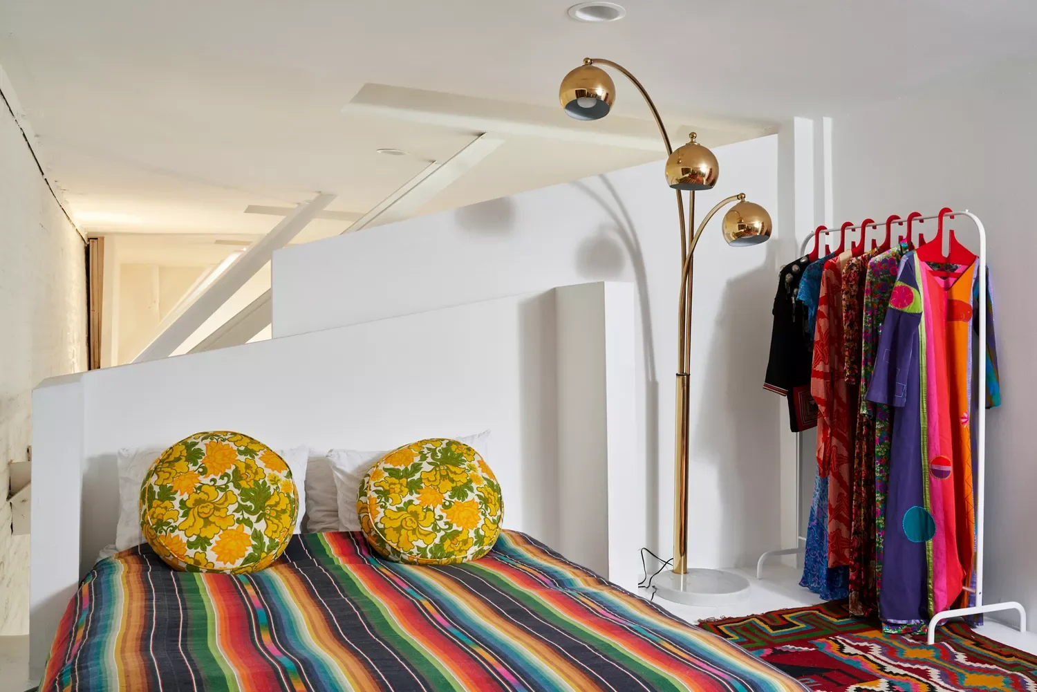 15 Retro Bedroom Ideas That Scream Pure 80s Nostalgia Embrace Southwestern Vibes