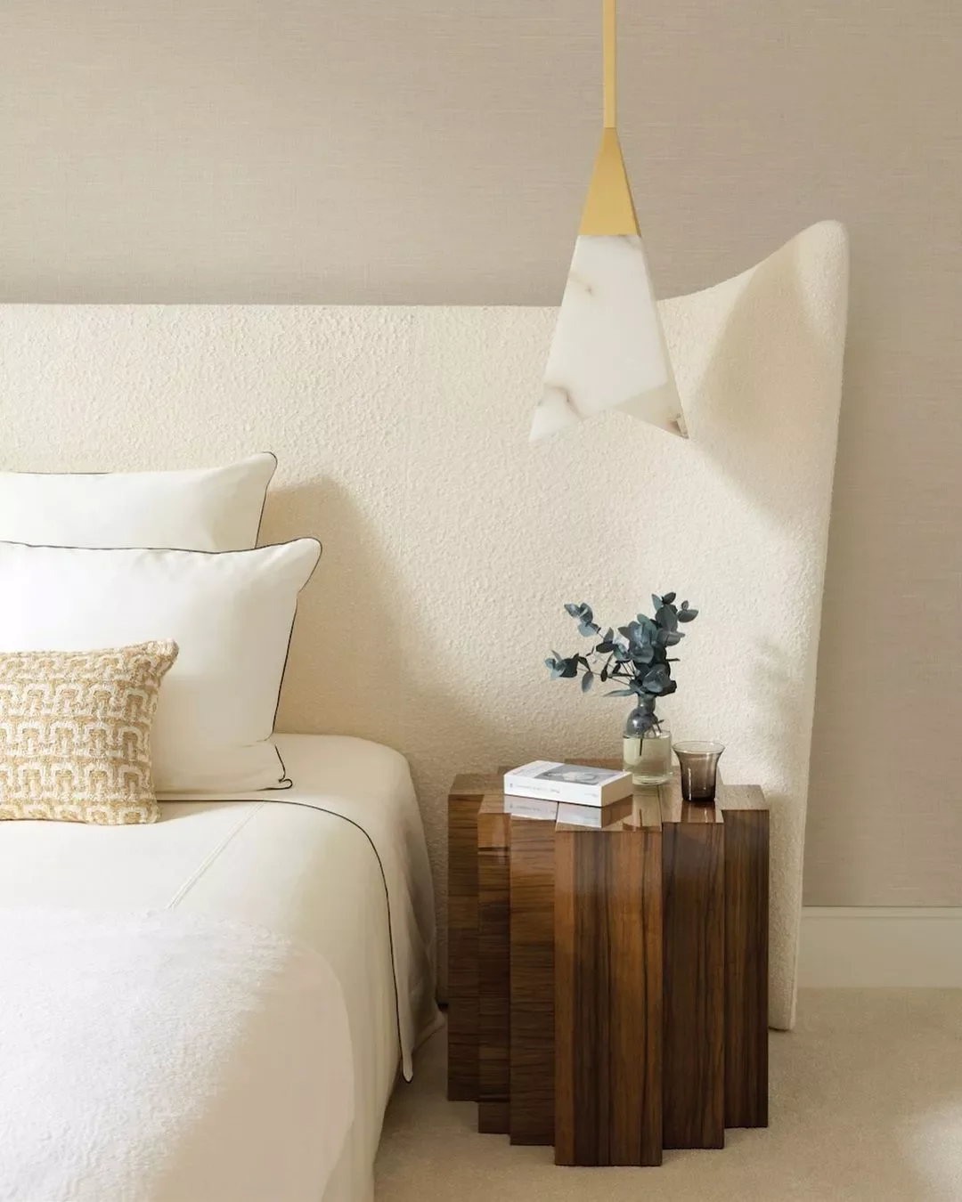 40 White Bedroom Ideas That Will Transform Your Space Into a Stunning Retreat 38 Embrace a White Boucle Headboard