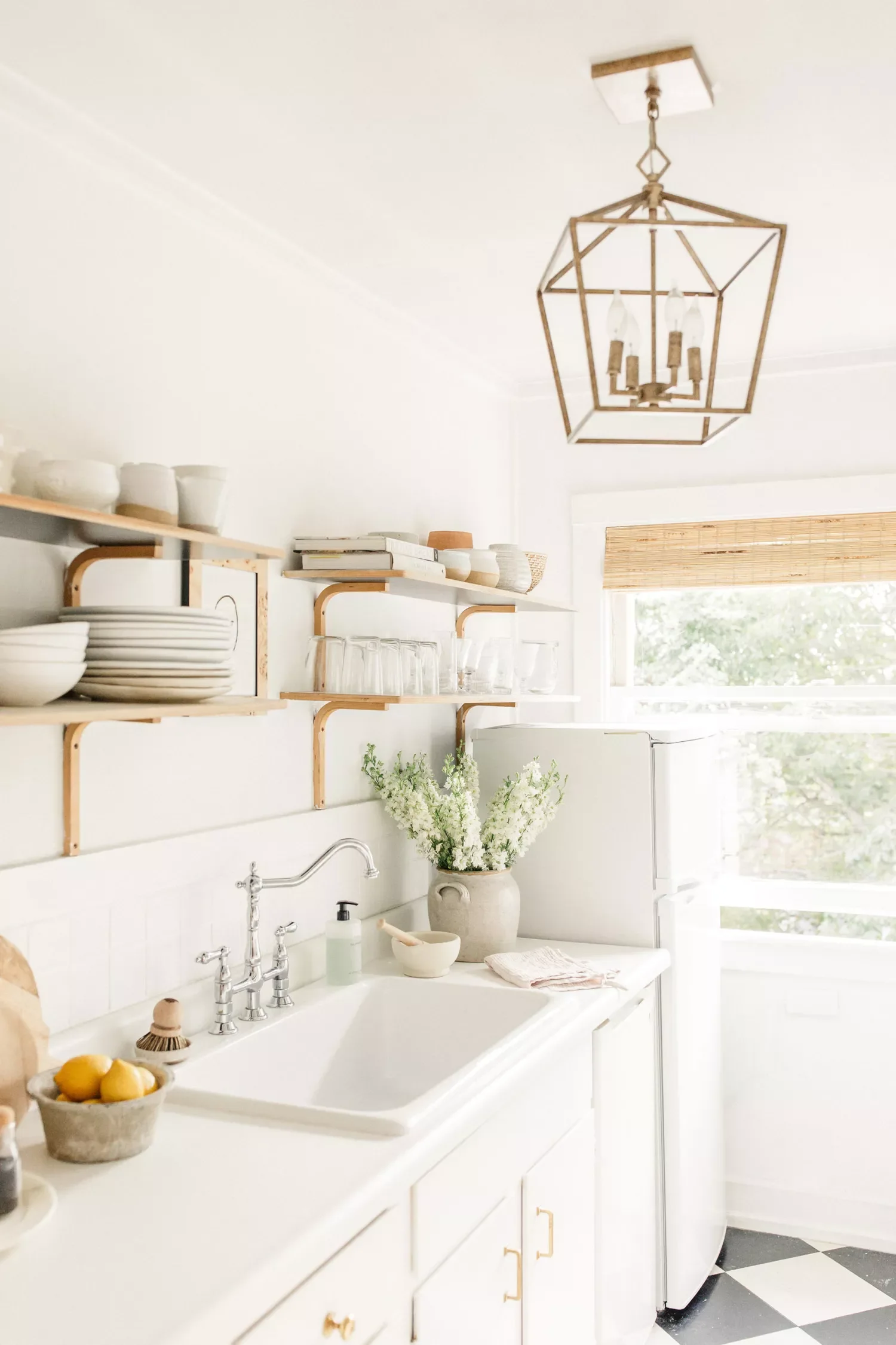 20 Beautiful Kitchen Curtain Ideas That Will Transform Your Space Embrace an Airy Aesthetic