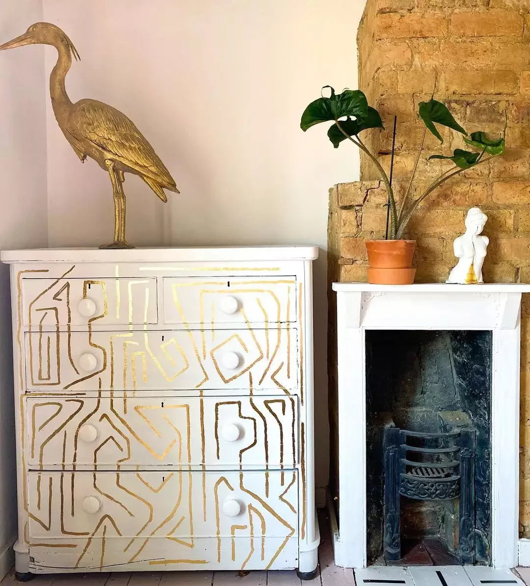 27 Fresh Modern Victorian Design Ideas That Feel Anything But Stuffy 21 Embrace the Art of Artifacts
