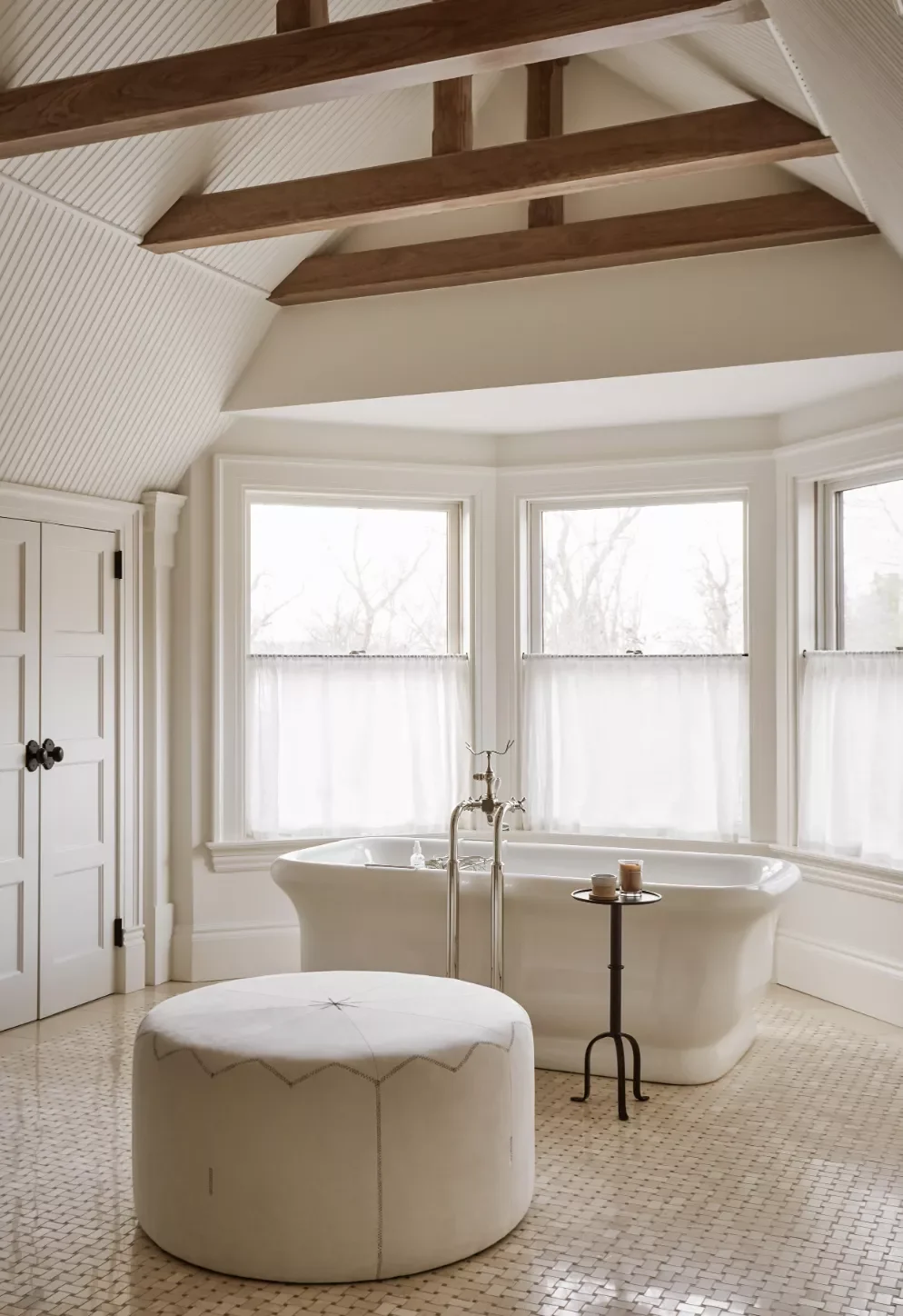 22 Stunning Bathtub Design Ideas That Will Transform Your Bathroom 11 Embrace the Drama