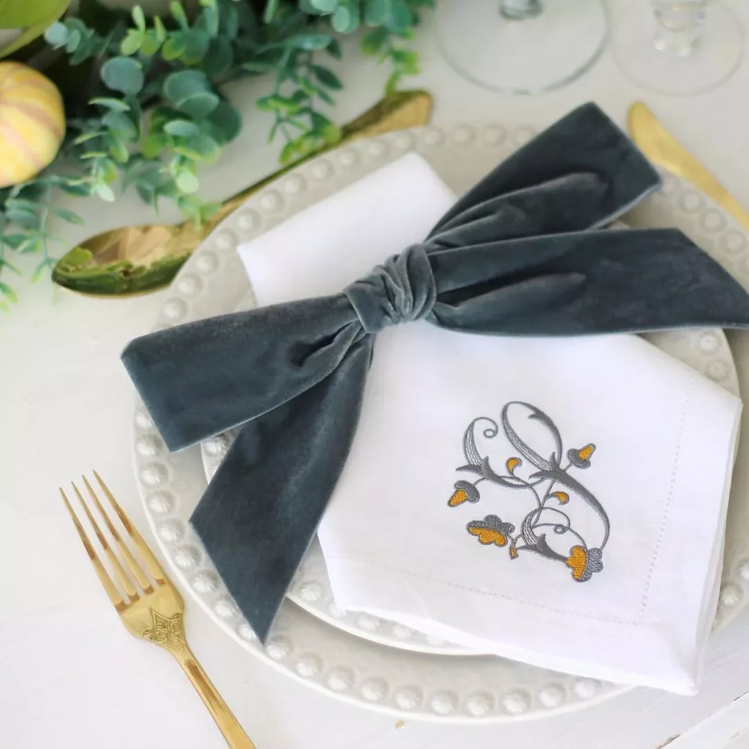62 Stunning Thanksgiving Table Ideas That Will Wow Your Guests 36 Embroidered Cloth Napkins
