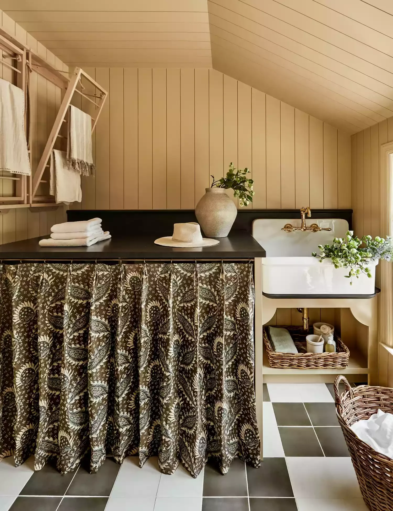 55 Small Laundry Room Ideas That Blend Style With Smart Functionality Employ Laundry Room Curtains