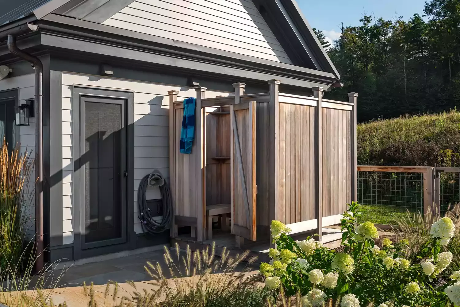 34 Stunning Outdoor Shower Ideas to Transform Your Backyard Oasis 25 Enclosed Outdoor Shower