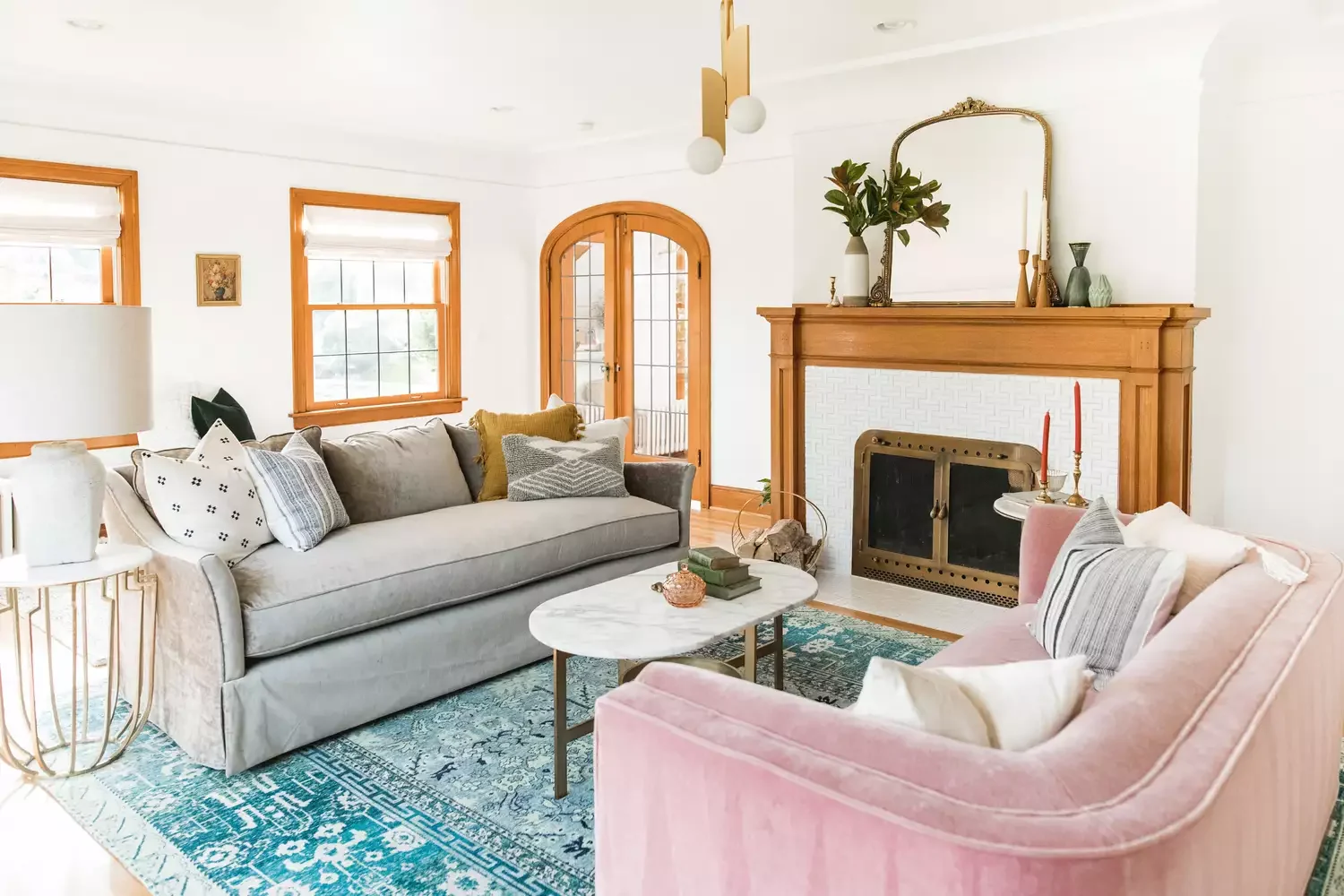 25 Brilliant Ways to Master Transitional Living Room Design 25 Energize With Color Accents