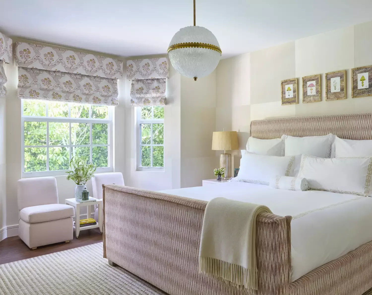 45 Brilliant Bay Window Ideas That Will Transform Your Home 22 Enhance With a Valance