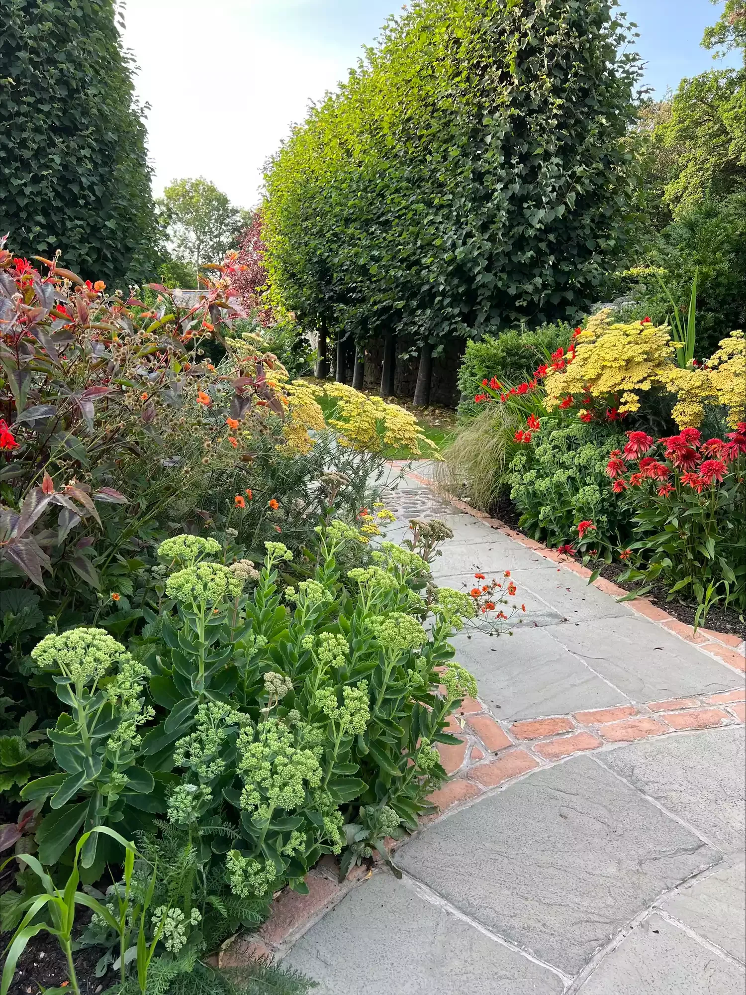 34 Stunning Front Yard Flower Bed Ideas That Will Transform Your Curb Appeal 19 Entice Pollinators With Your Flowers