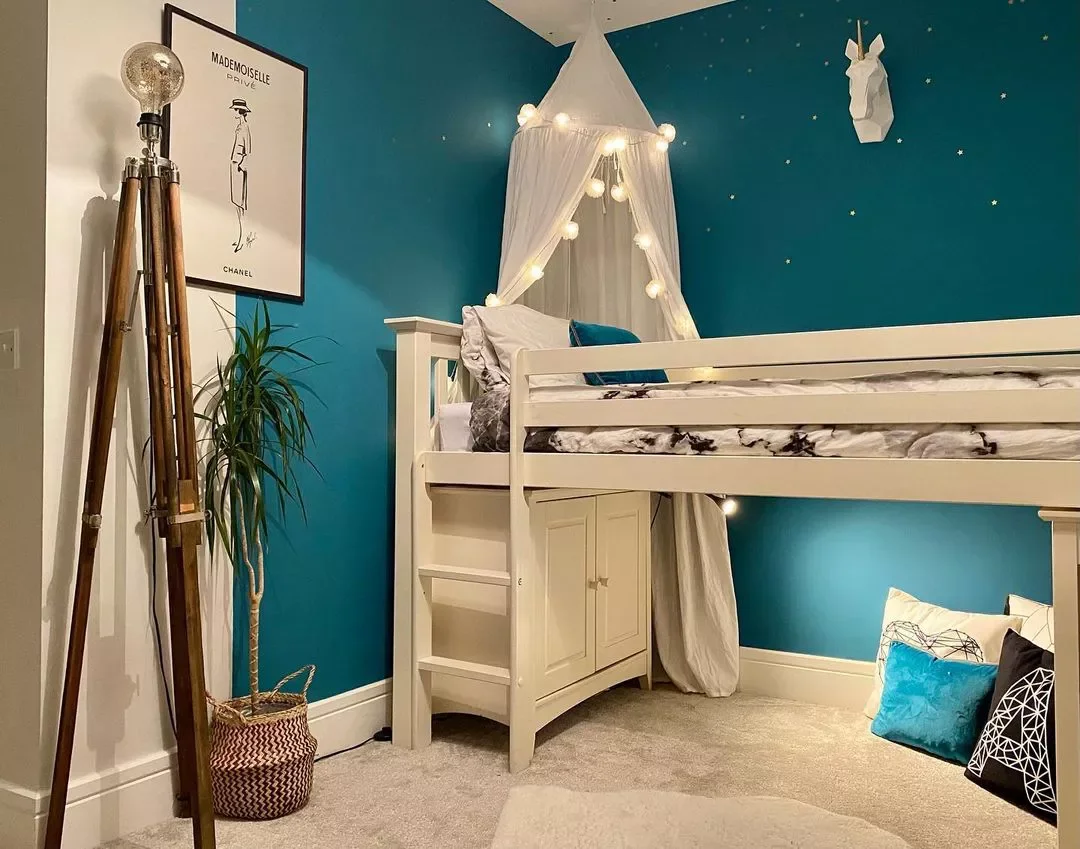 32 Stunning Teal Bedroom Designs That Will Transform Your Space 29 Evoke the Ocean or Sky