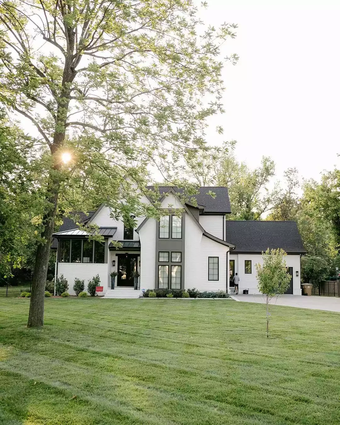 82 Stunning Front Yard Landscaping Ideas to Transform Your Home's Curb Appeal This Spring Expansive Green Lawn Landscape