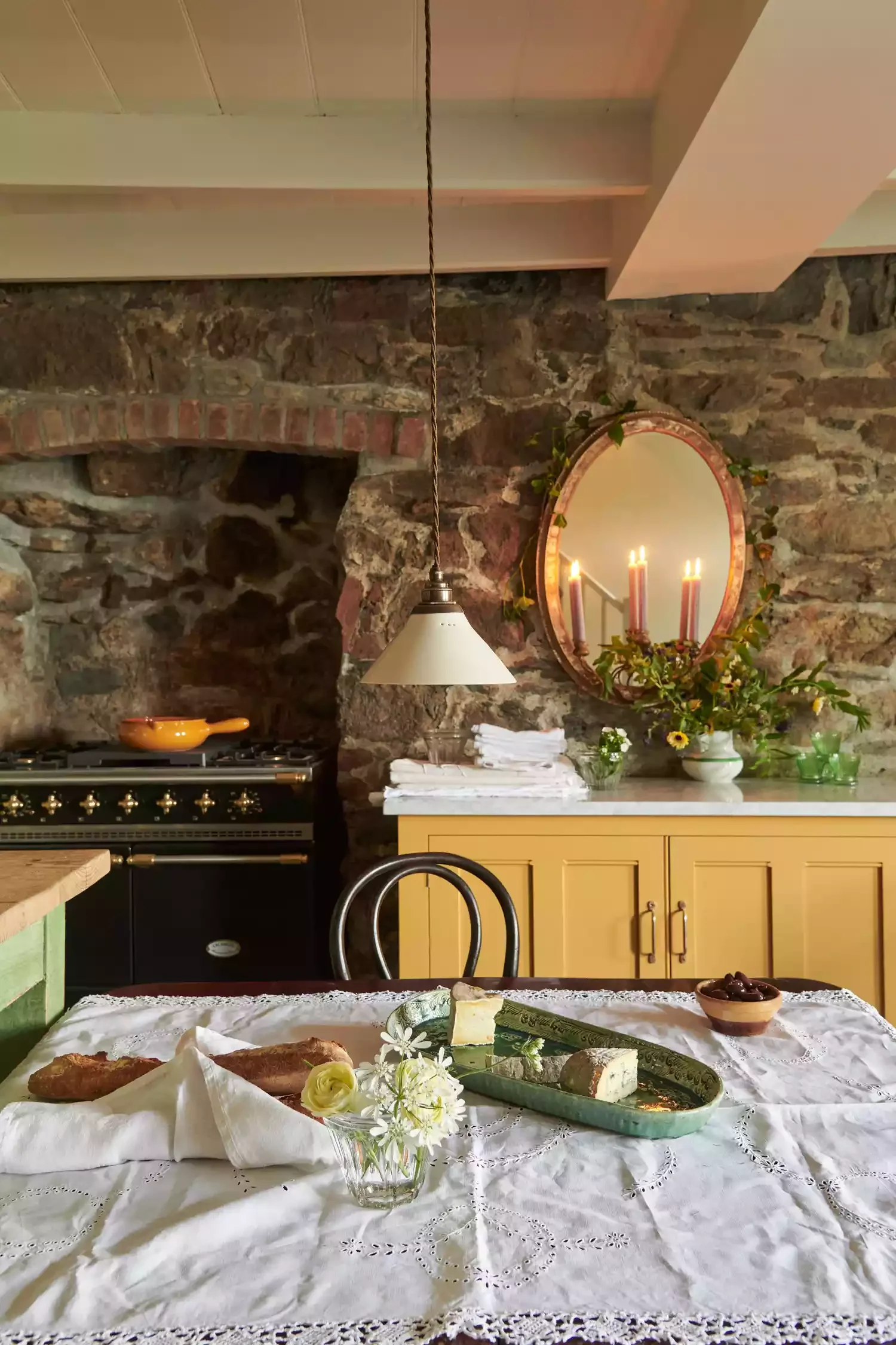 28 Charming Modern Cottage Kitchen Ideas That Bring Country Romance Home 21 Expose Stone Walls