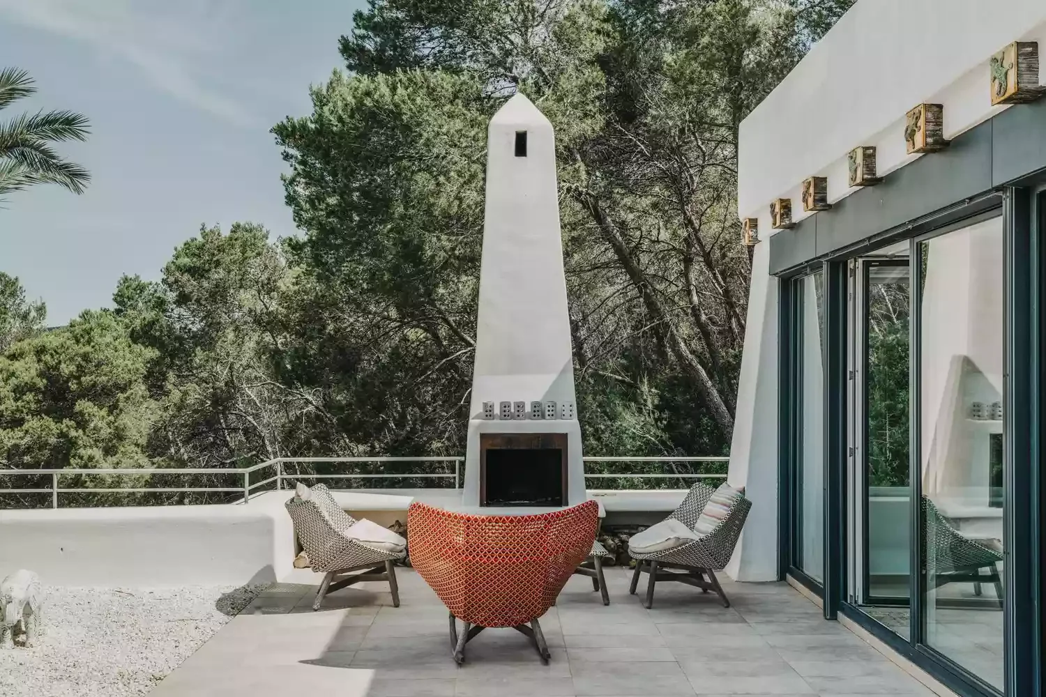 32 Stunning Outdoor Fireplace Ideas to Transform Your Backyard 31 Extra-Tall Fireplace