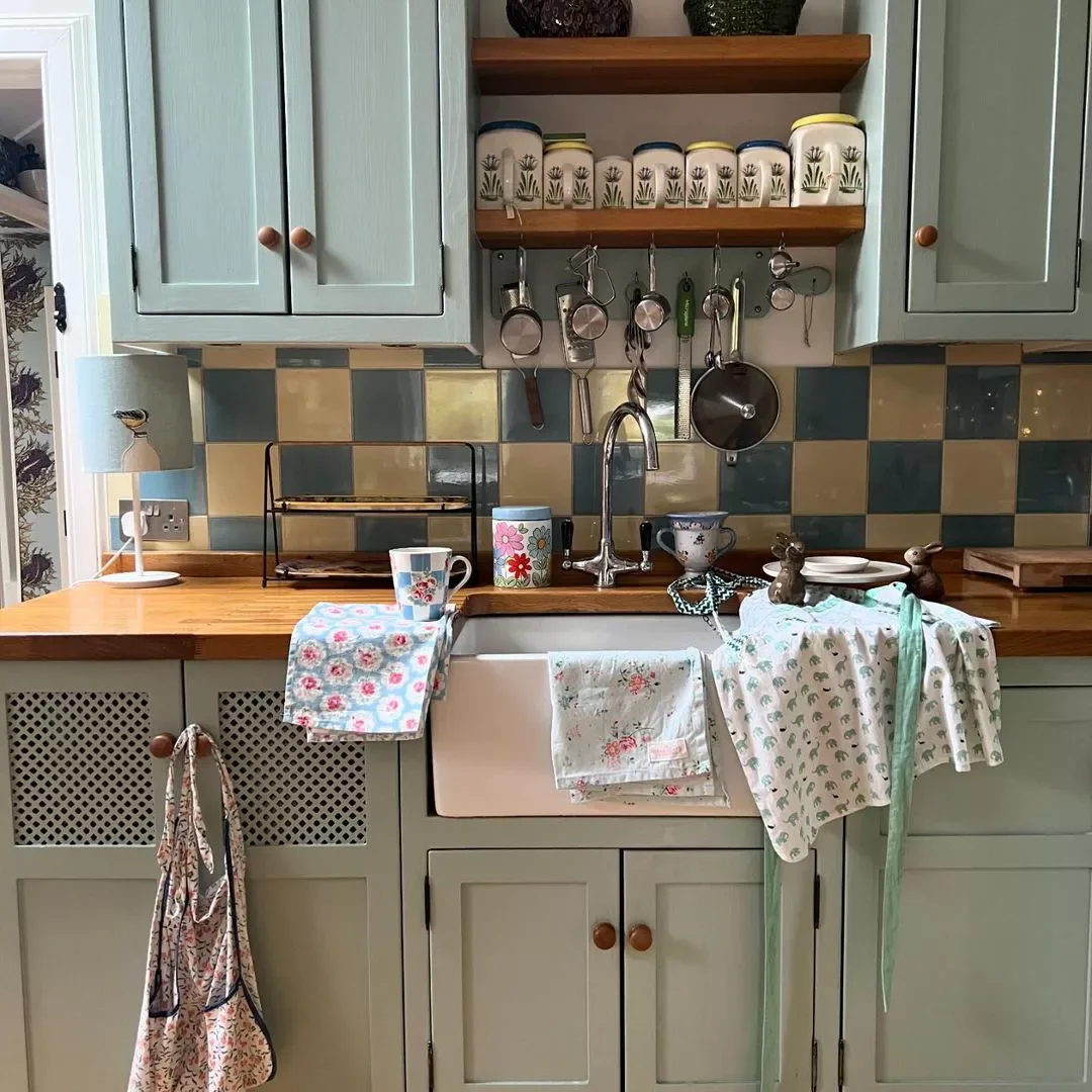32 Charming Country Kitchen Ideas That'll Make You Never Want to Leave Your Cooking Space 28 Eye-Catching Backsplash