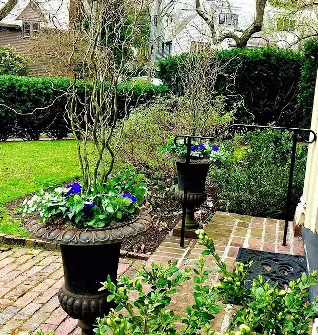 82 Stunning Front Yard Landscaping Ideas to Transform Your Home's Curb Appeal This Spring Eye-Catching Containers