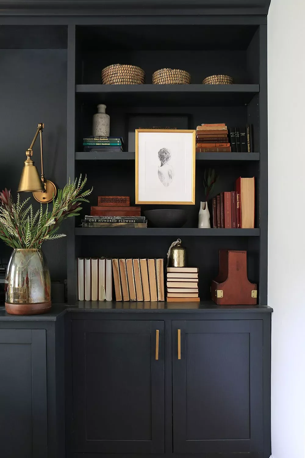 33 Autumn Living Room Ideas That'll Make Your Space Feel Incredibly Cozy 5 Fall Built-Ins