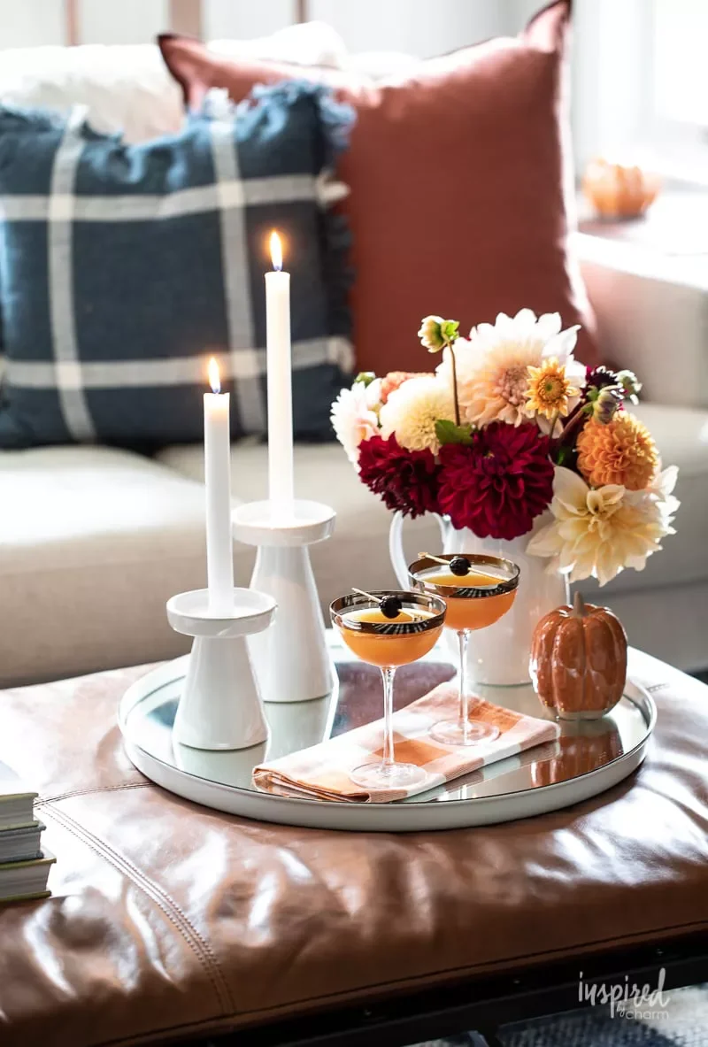 33 Autumn Living Room Ideas That'll Make Your Space Feel Incredibly Cozy 14 Fall Cocktail Tray