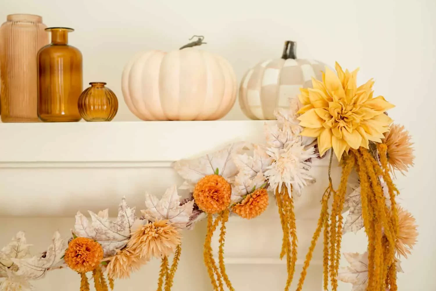 55 Stunning Thanksgiving Décor Ideas to Transform Your Home with Style 34 Fall Floral Garland