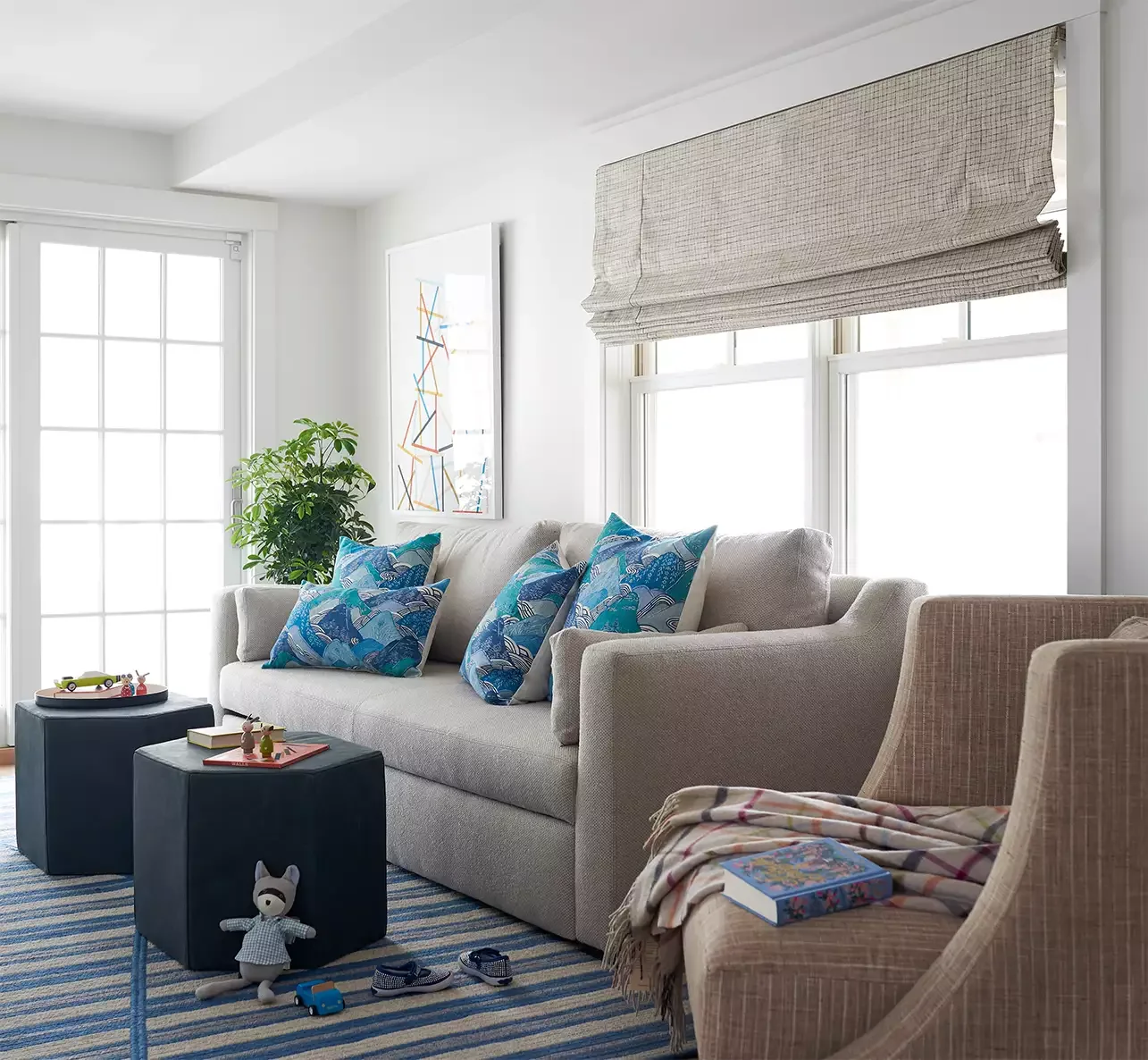 32 Coastal Living Room Ideas That Bring Ocean Vibes Home 14 Family Friendly