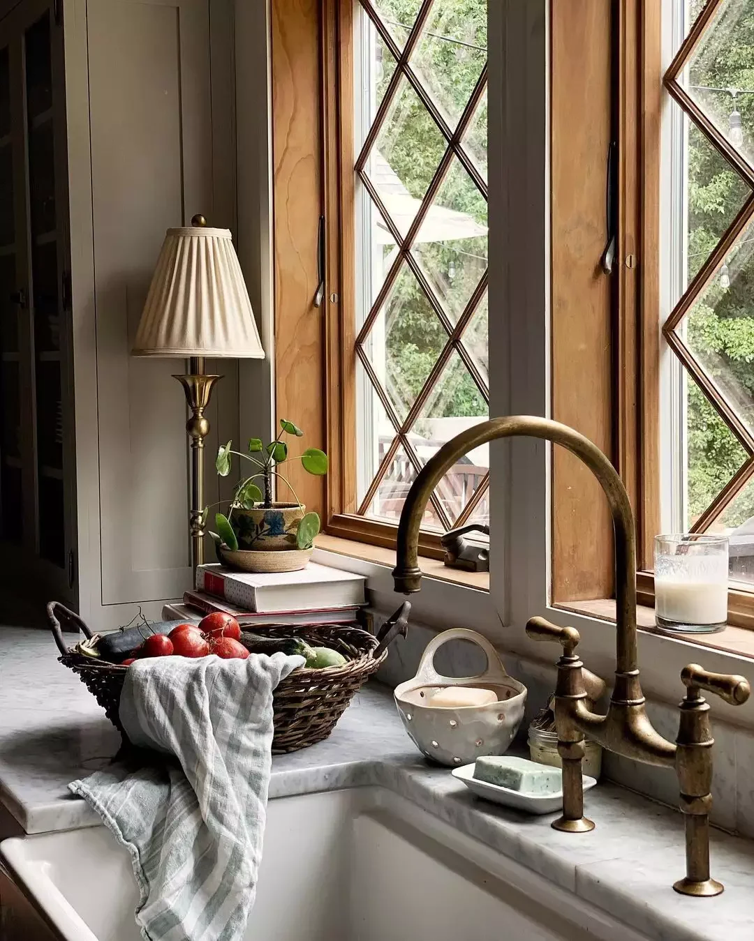 32 Charming Country Kitchen Ideas That'll Make You Never Want to Leave Your Cooking Space 18 Farm Fresh Feel