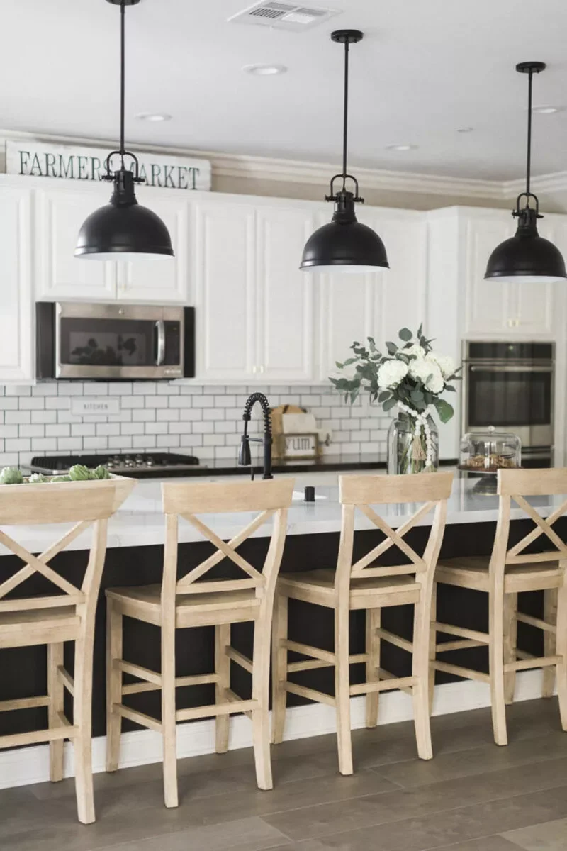 51 Cozy Farmhouse Wall Decorating Ideas That'll Transform Your Space 43 Farmers Market Sign