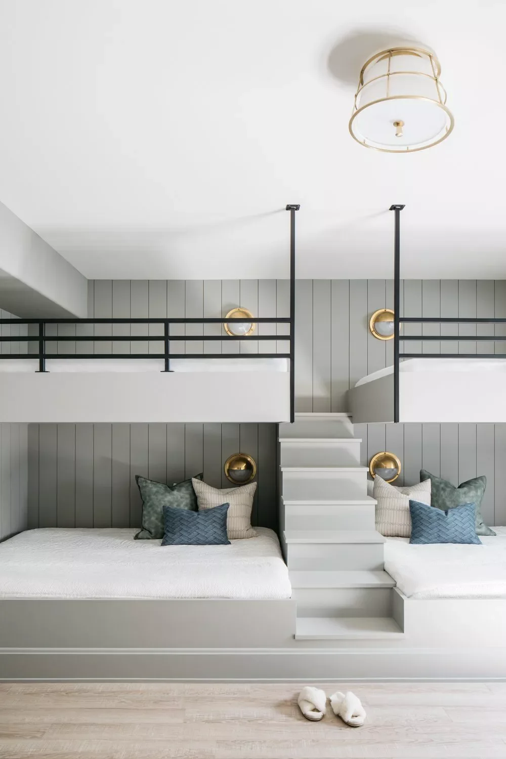 32 Stunning Gray Bedroom Ideas That Will Transform Your Space 27 Farmhouse Gray Bedroom