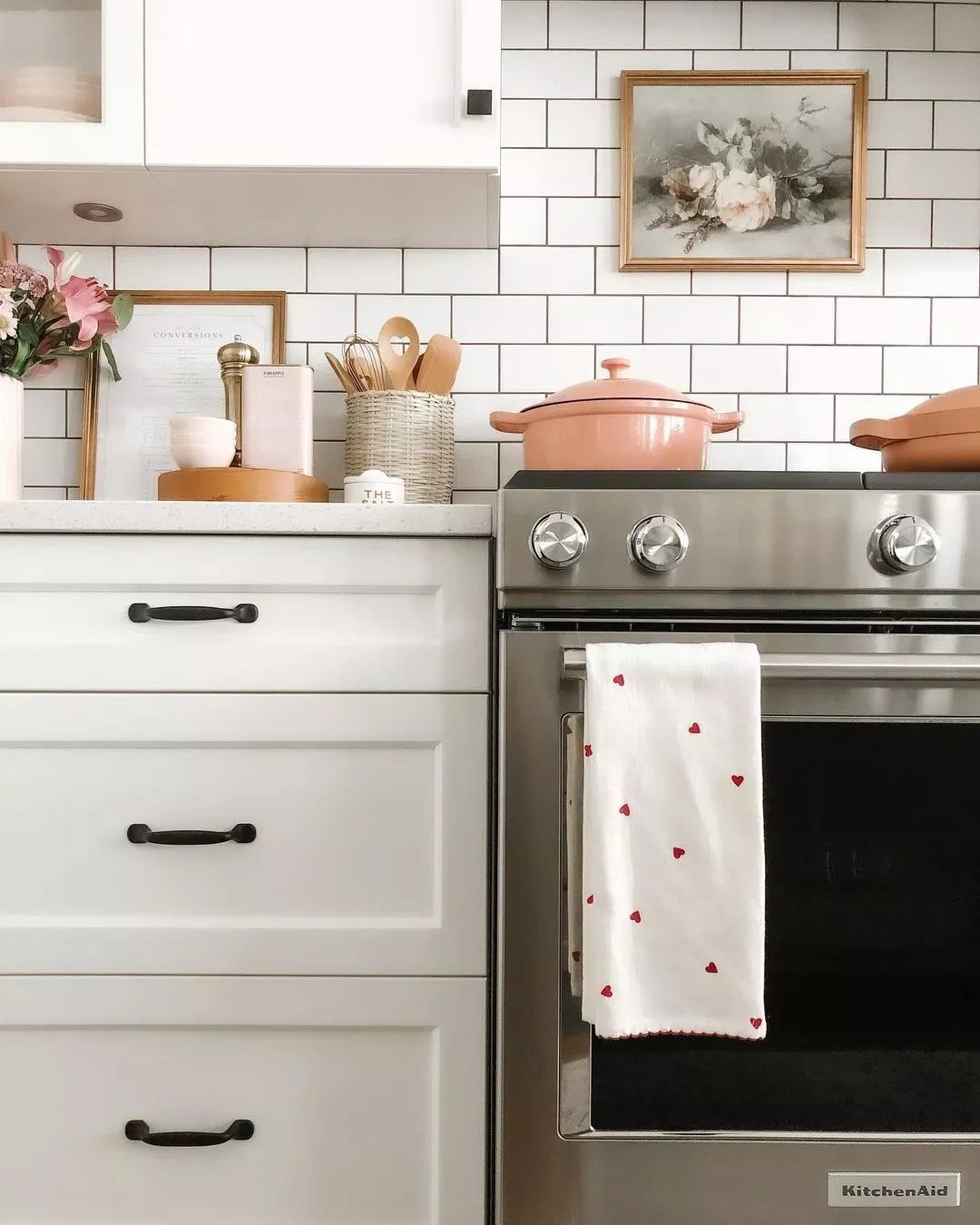 68 Charming Farmhouse Kitchen Ideas That Never Go Out of Style Farmhouse Kitchen With Framed Artwork