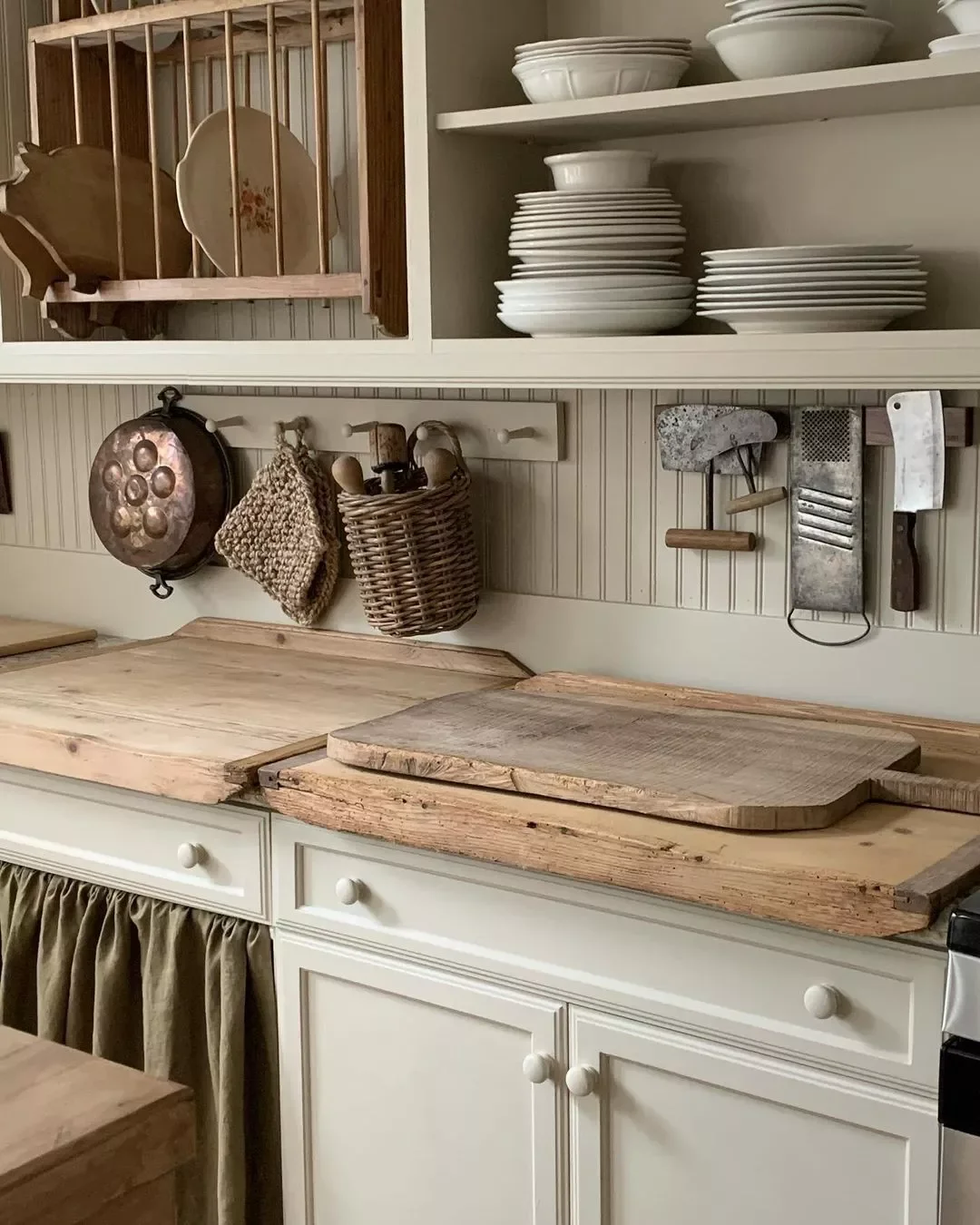 68 Charming Farmhouse Kitchen Ideas That Never Go Out of Style Farmhouse Kitchen With Neutral Components