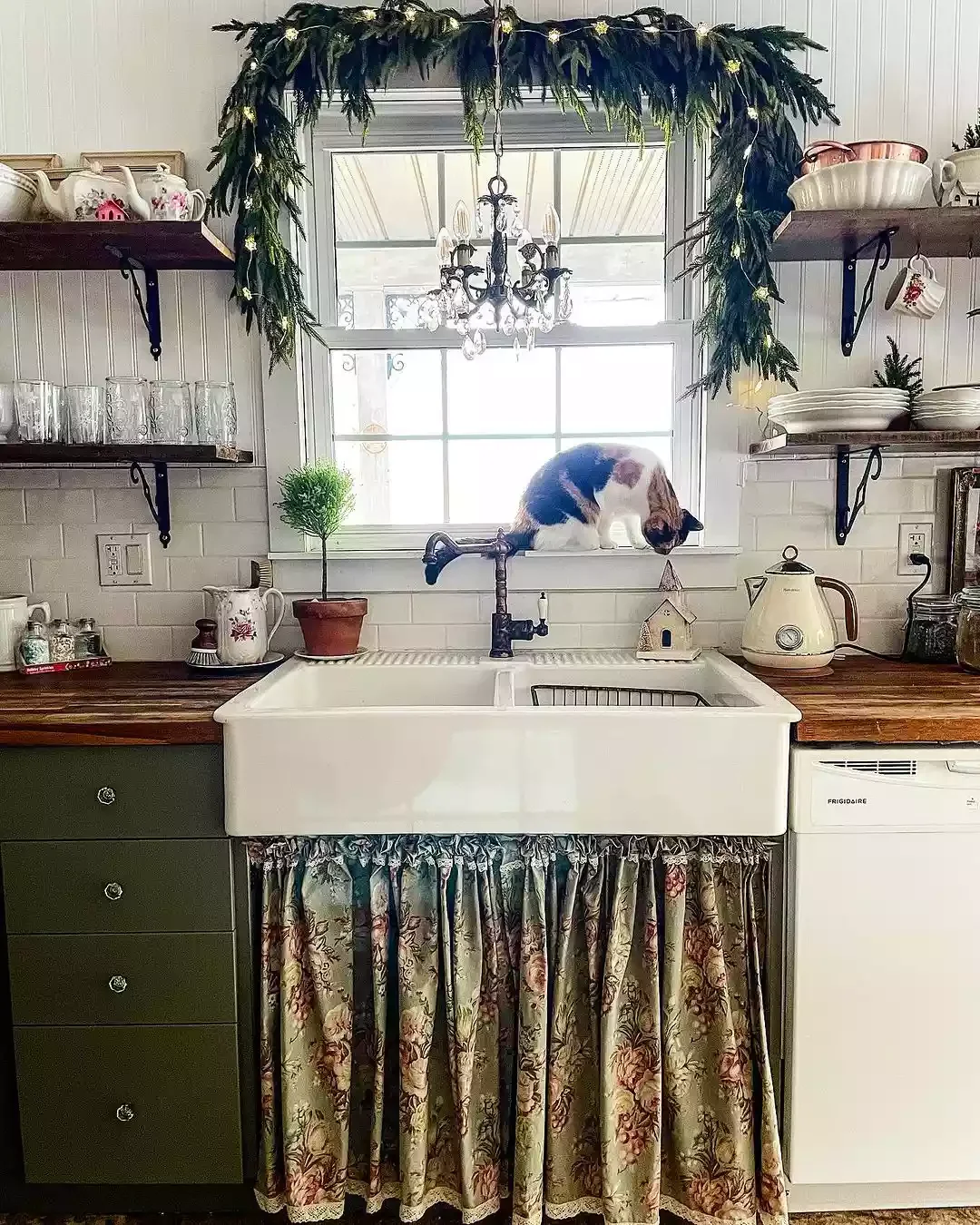 68 Charming Farmhouse Kitchen Ideas That Never Go Out of Style Farmhouse Kitchen With Sweet Skirted Sink