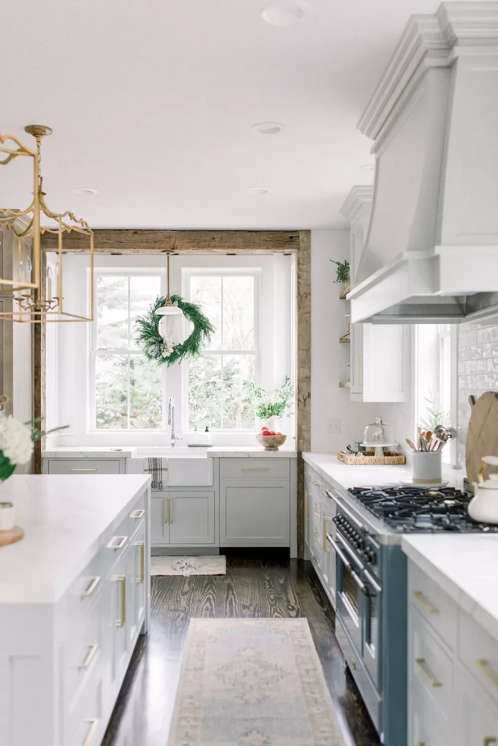 75 Stunning DIY Holiday Wreath Ideas to Transform Every Space in Your Home 4 Farmhouse Kitchen Wreath