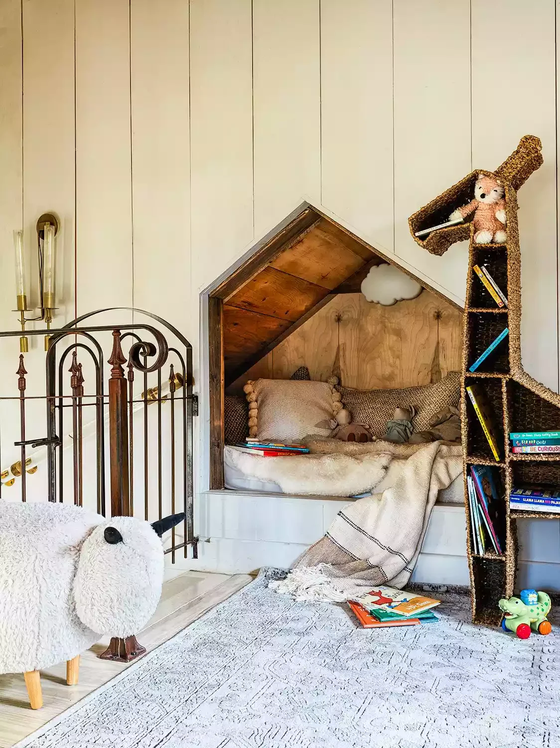 25 Enchanting Kids' Reading Nooks That Blend Style and Functionality 13 Farmhouse