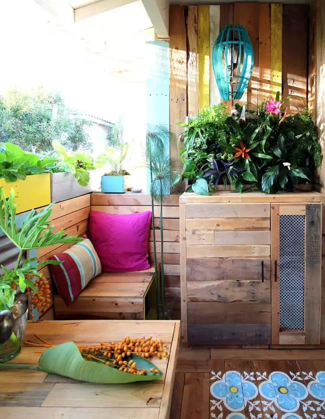 60 Creative Wood Pallet Furniture Projects That Won't Break Your Budget Faux Built-In Lounge Space