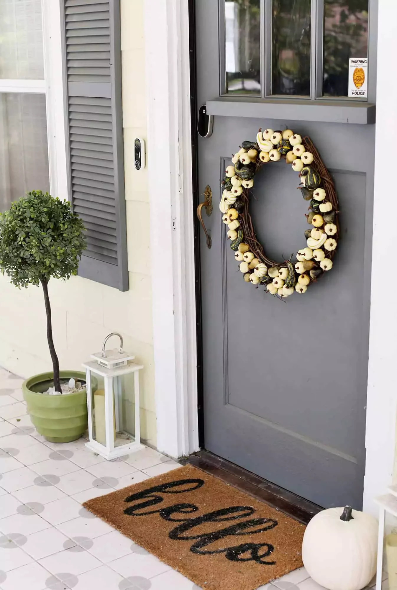 66 Beautiful Fall Wreath DIY Ideas to Welcome Autumn Into Your Home 65 Faux Tiny Gourd Wreath