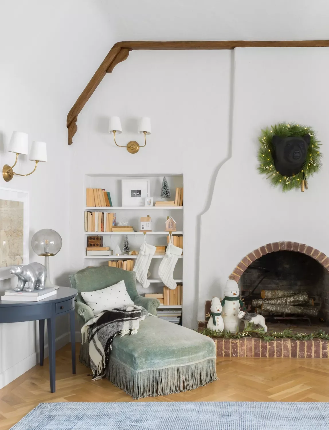 75 Stunning DIY Holiday Wreath Ideas to Transform Every Space in Your Home 36 Faux Trophy Head Wreath