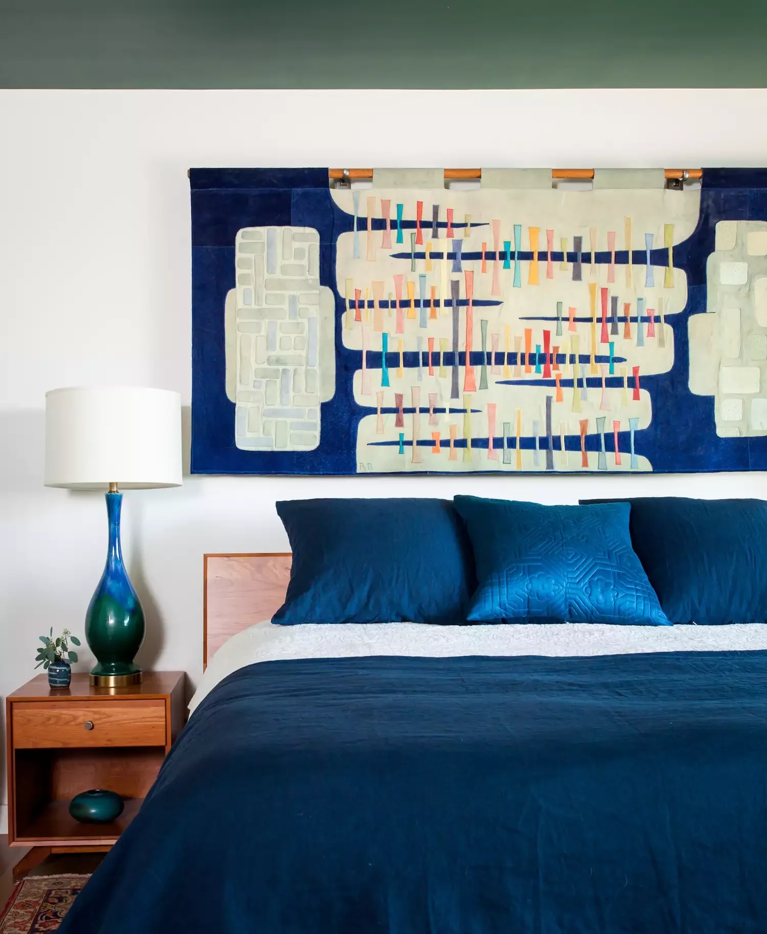 24 Cozy Bedroom Lighting Ideas You'll Absolutely Love Favor Midcentury Lighting